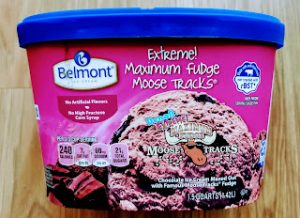 Read more about the article Belmont Extreme! Maximum Fudge Moose Tracks Ice Cream (Aldi)