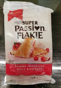Read more about the article SNACK CRATE CANADA: Vachon Apple-Raspberry Super Passion Flakie