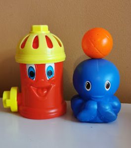 Read more about the article Unbranded Smiling Fire Hydrant and Octopus Balancing Ball Sprinklers (Dollar Tree)