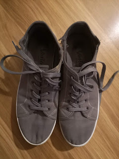 Read more about the article Vostey Men’s Canvas Sneakers (Amazon)