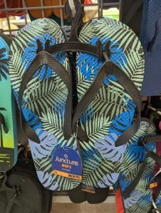 Read more about the article Juncture Men’s Printed Flip Flops (Dollar Tree)